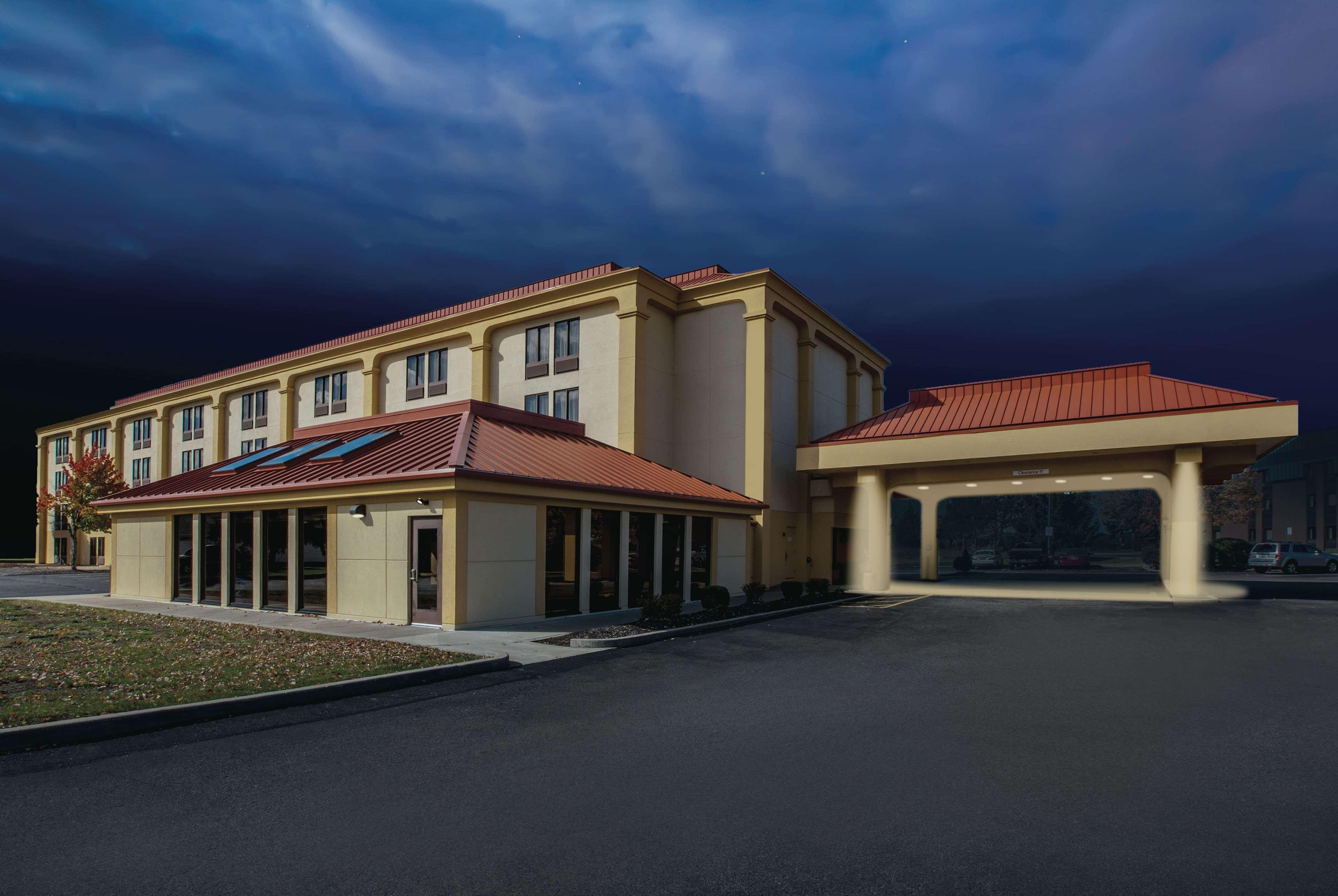 Country Inn & Suites By Radisson, Canton Near Hall Of Fame Норт-Кантон Экстерьер фото
