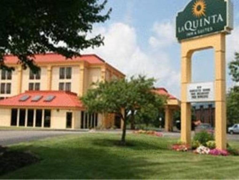 Country Inn & Suites By Radisson, Canton Near Hall Of Fame Норт-Кантон Экстерьер фото