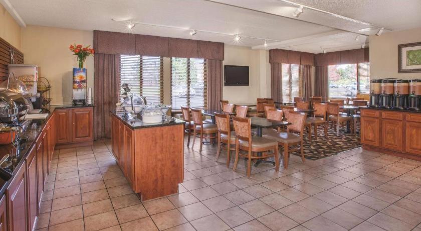 Country Inn & Suites By Radisson, Canton Near Hall Of Fame Норт-Кантон Экстерьер фото