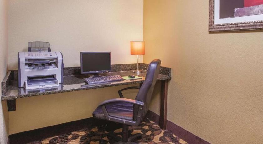 Country Inn & Suites By Radisson, Canton Near Hall Of Fame Норт-Кантон Экстерьер фото