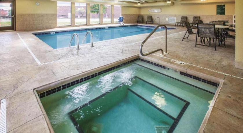 Country Inn & Suites By Radisson, Canton Near Hall Of Fame Норт-Кантон Экстерьер фото