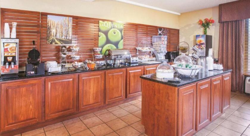 Country Inn & Suites By Radisson, Canton Near Hall Of Fame Норт-Кантон Экстерьер фото