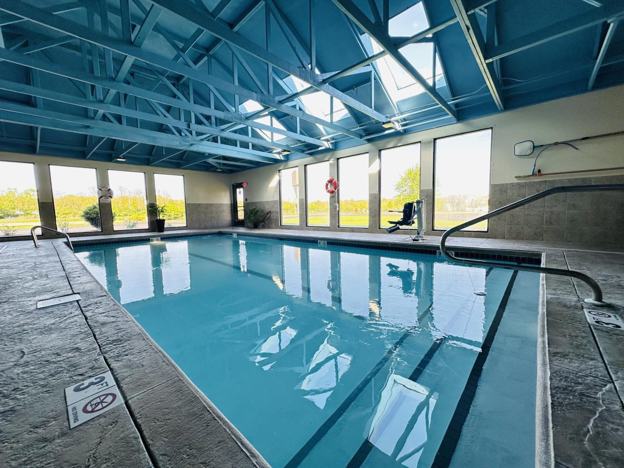 Country Inn & Suites By Radisson, Canton Near Hall Of Fame Норт-Кантон Экстерьер фото