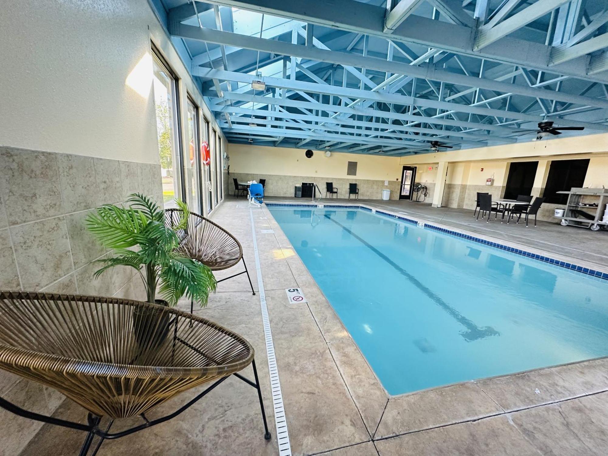 Country Inn & Suites By Radisson, Canton Near Hall Of Fame Норт-Кантон Экстерьер фото