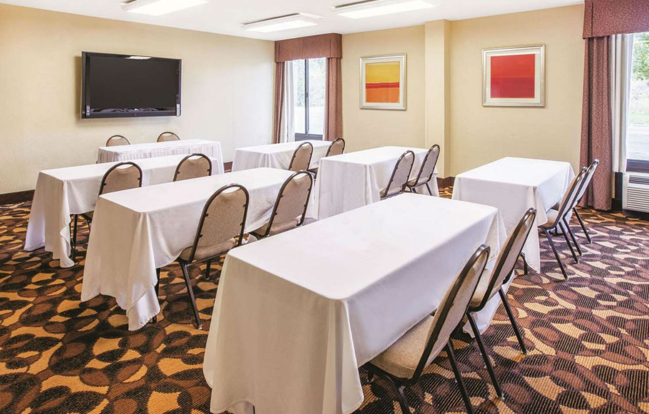 Country Inn & Suites By Radisson, Canton Near Hall Of Fame Норт-Кантон Экстерьер фото